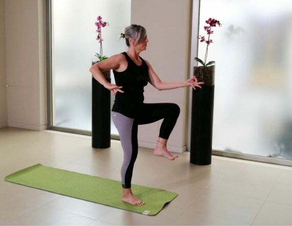 Yoga per la forza e la stabilizzazione di gambe e braccia