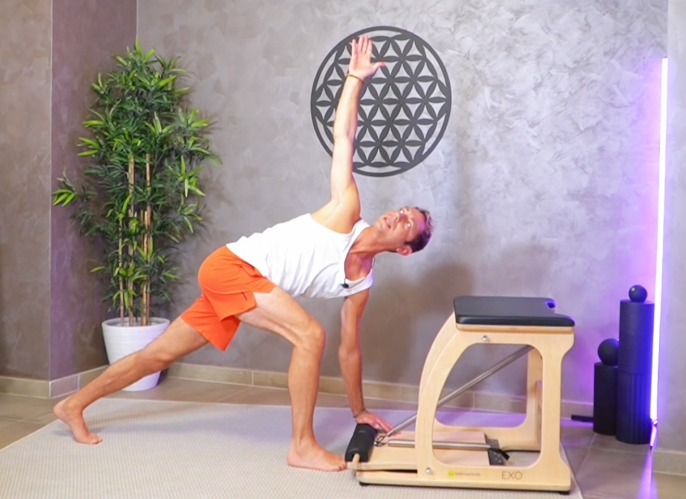 Lezione di Chair ispirata allo Yoga